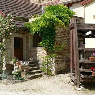 maison-depuis-la-cour