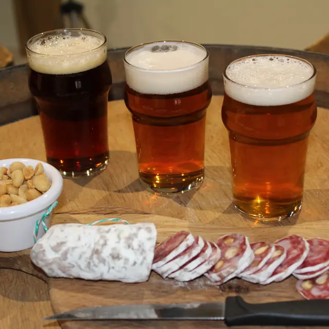 saucisson et cacahouètes