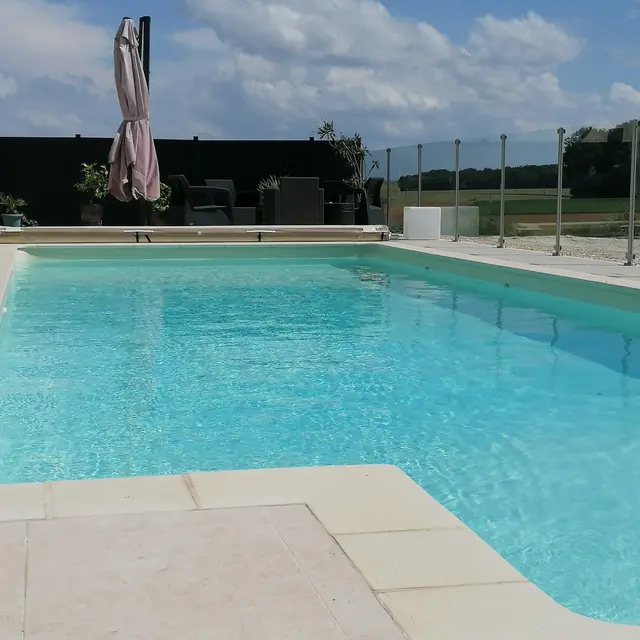 piscine - Les gîtes de la Vaugermaine