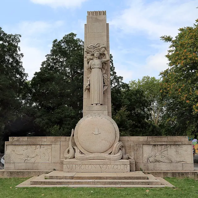 MONUMENT AUX PIGEONS VOYAGEURS
