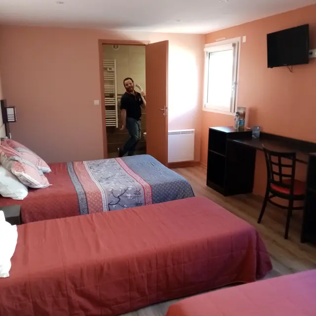 CHAMBRE  FAMILIALE  5 personnes