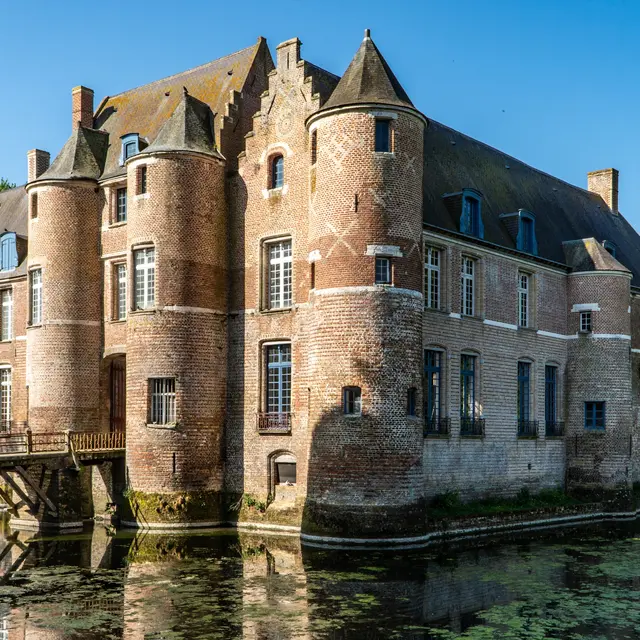 Chateau d'Esquelbecq et douves