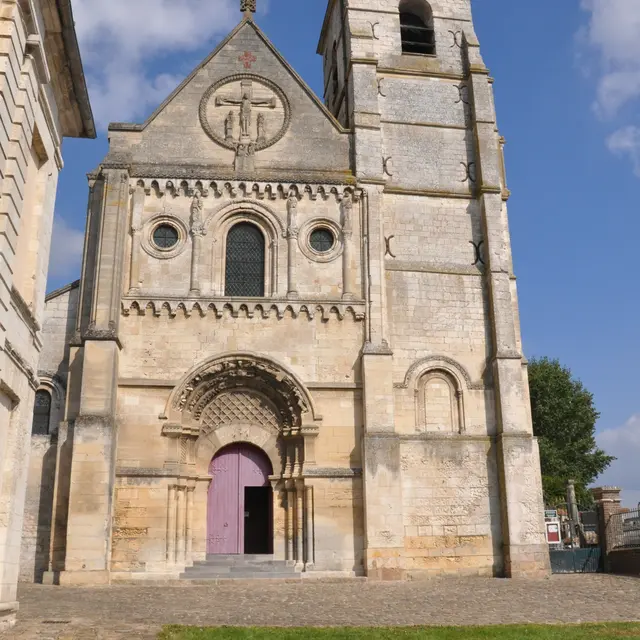 Eglise abbatiale de Berteaucourt-lès-Dames
