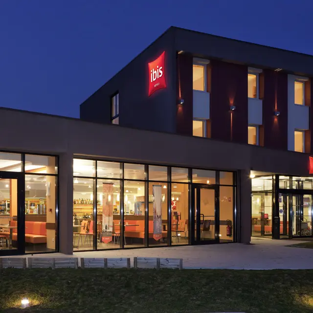 Extérieur de l'Ibis Beauvais Aéroport