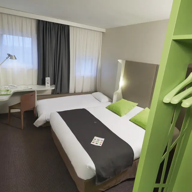 CAMPANILE LILLE EURALILLE - Chambre Triple