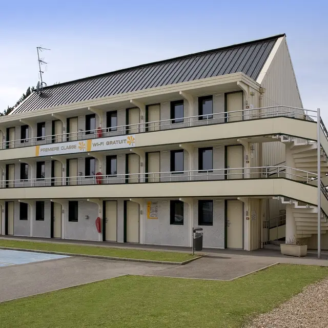 HOTPIC0800010070_Première classe_ext_Glisy_Somme_HautsdeFrance