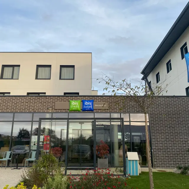 Ibis Budget_facade hotel_MerslesBains_Somme_HautsdeFrance