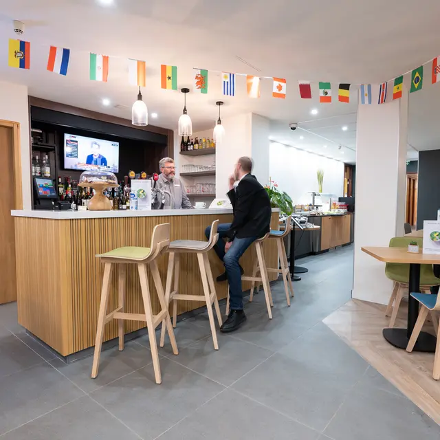 HI calais _ bar