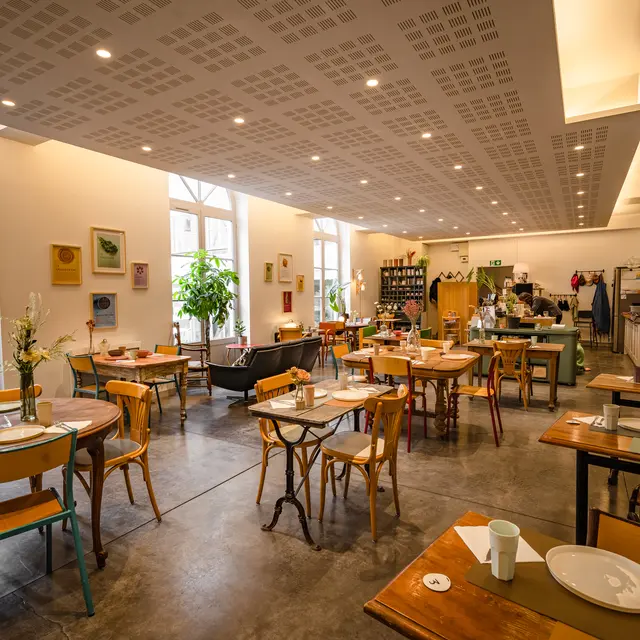 SOLANGE, MARGUERITE ET LES AUTRES - Restaurant