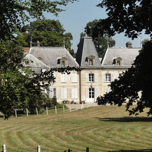 La_Chaussée-Tirancourt_(80),_château_de_Tirancourt,_côté_sud_1