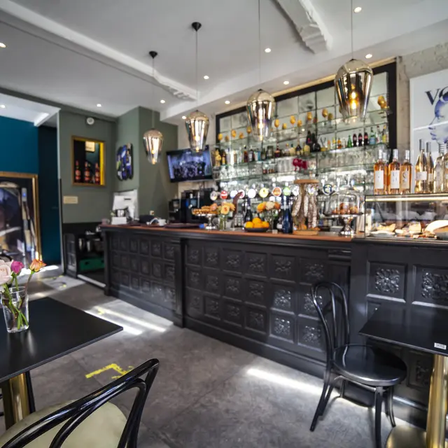 Le lys - bar 1