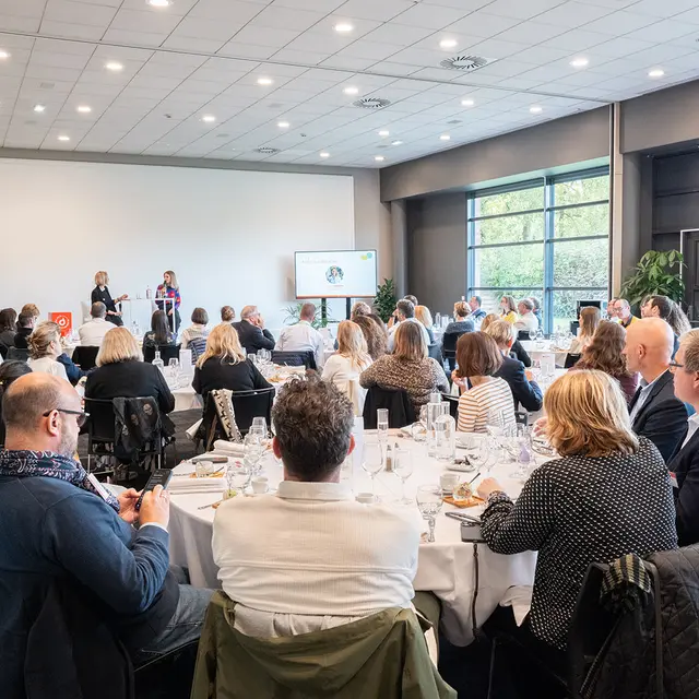 Place de La Com débat Agathe Monpays ©Barbara Grossmann