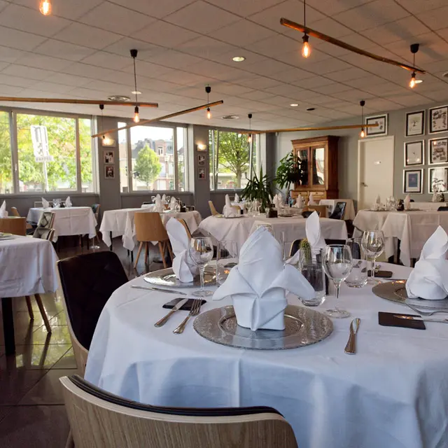 Salle 2 restaurant Alumni @  CORBEIL Thierry