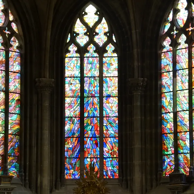 EGLISE DU SAINT-SÉPULCRE ET VITRAUX MANESSIER 1