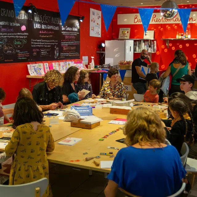 Atelier d’arts graphiques : Attrape-soleil coloré_1