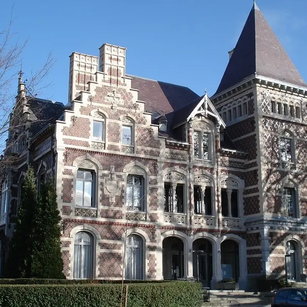 Châteaux et avenues autour de l'Hôtel de Ville_1