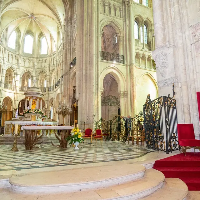 cathedrale à la lampe de poche