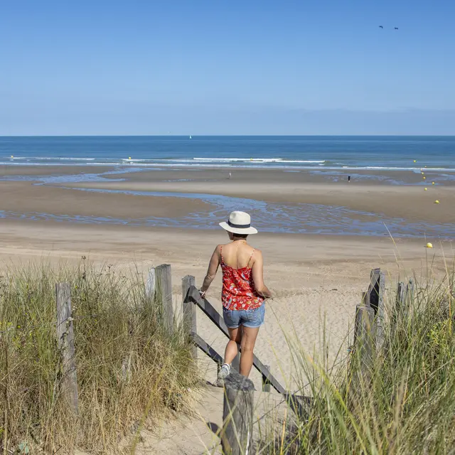 dame-devant-la-plage-des-escardines (1)_1