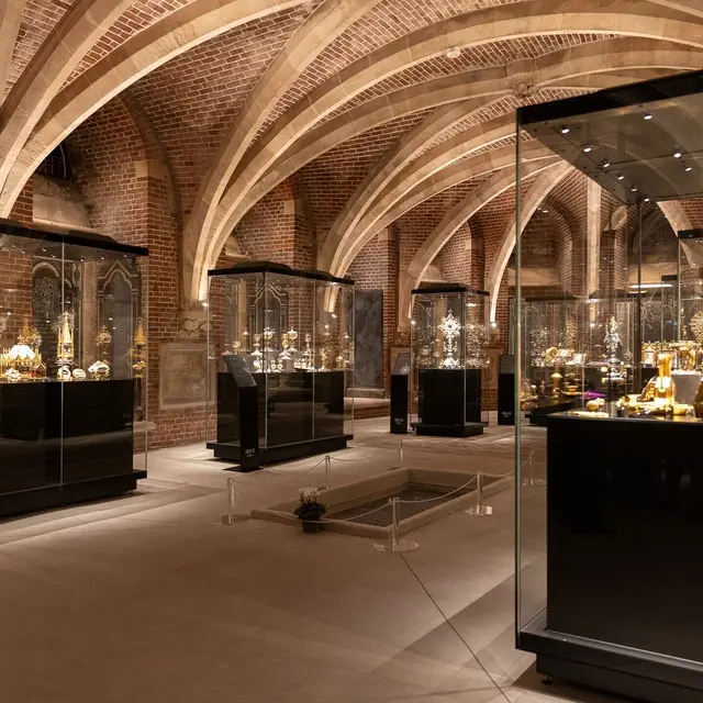 Visites guidées de la Crypte néogothique et du Trésor de la Cathédrale de Lille_1