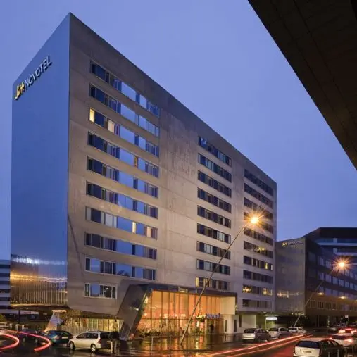 NOVOTEL SUITES GARES LILLE EUROPE - Façade de l'hôtel