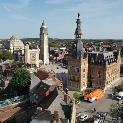 L'église et l'Hôtel de ville s'observent_1