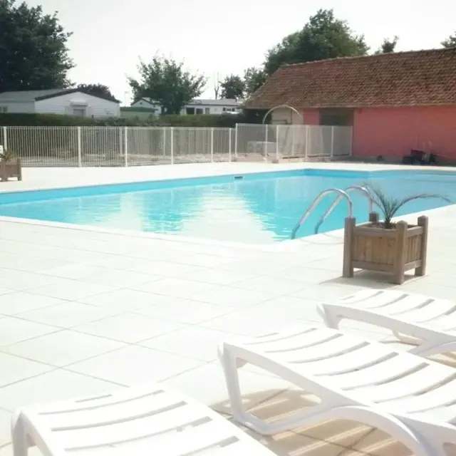 HPAPIC0800010500_La verte prairie_piscine_Forest Montiers_Somme_HDF