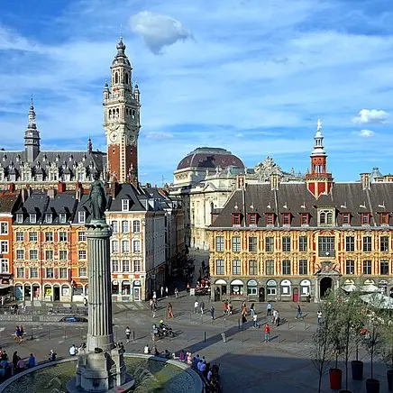 ©Velvet CC BY SA 3.0 Lille_vue_gd_place