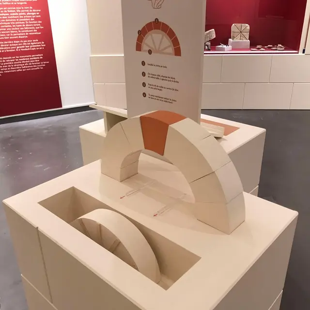 Voûte à construire dans l'exposition