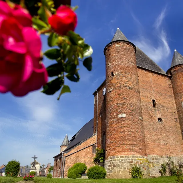 Église fortifiée Saint Nicolas < Englancourt < Thiérache < Hauts-de-France