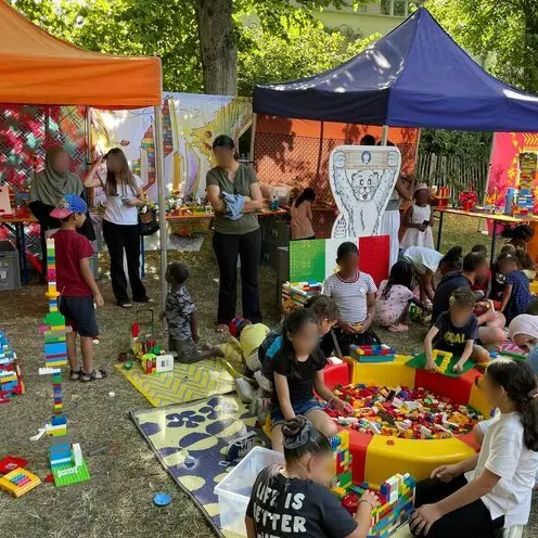 Atelier construction de moulin en briques de couleurs_1