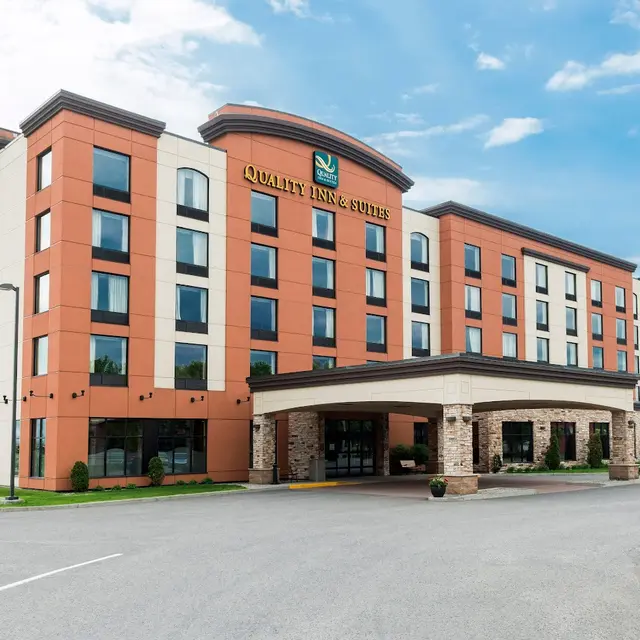 Quality Inn & Suites Lévis - extérieur été