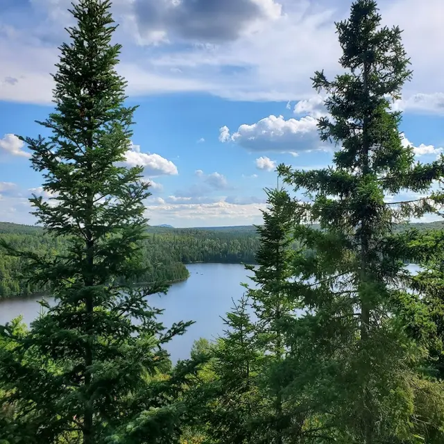 Vue sur le lac