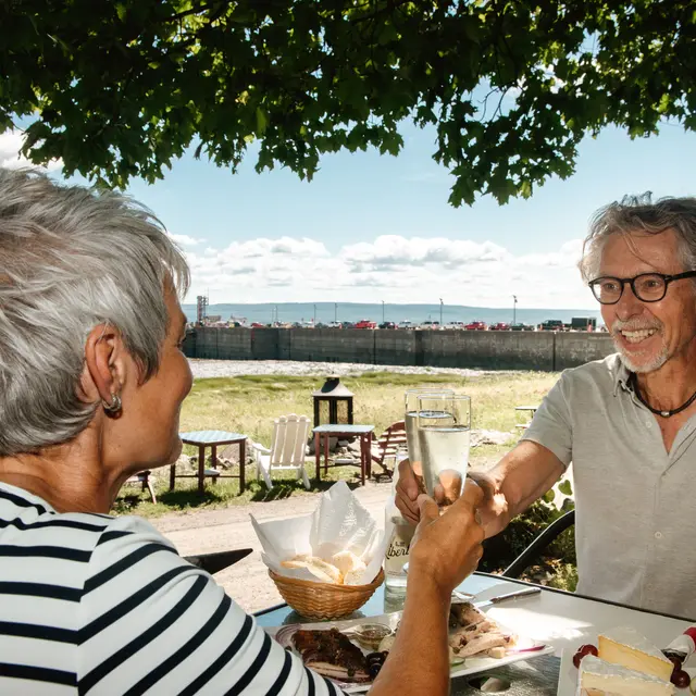 Repas au bord du fleuve
