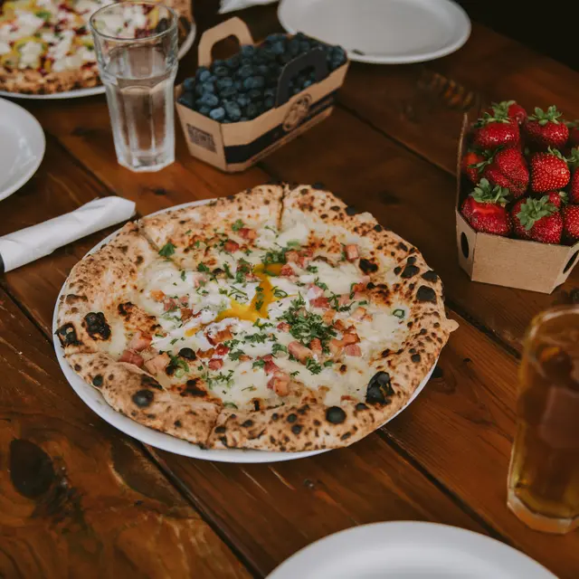 Pizza style carbonara