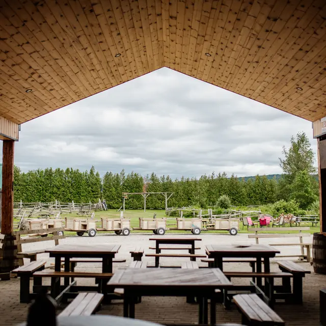 Terrasse extérieure - vue sur verger