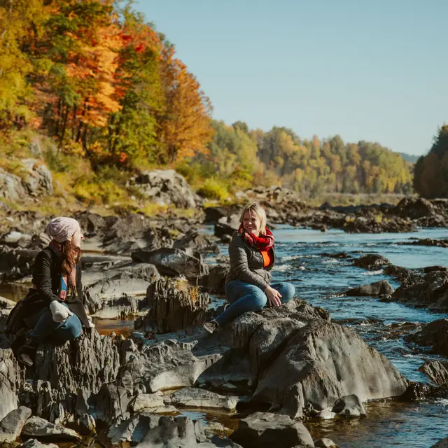 Se prélasser au bord de la rivière