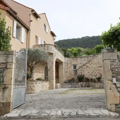 Gîtes des rochers - A L'Oustal - AYGG55