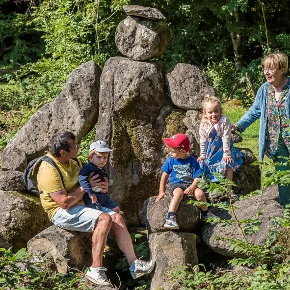 Sentier de l'imaginaire : du magma à la pierre