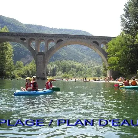La plage sous le pont du Rozier