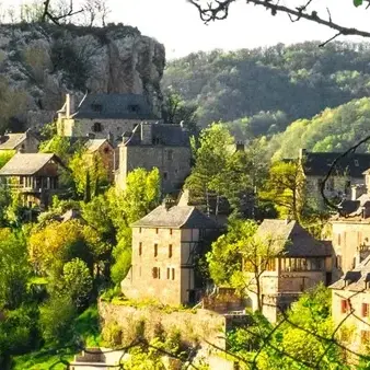 Maison Burg_Rodelle village classé_Aveyron_Près de Bozouls