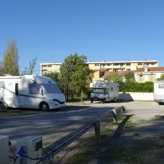 AIRE DE SERVICES CAMPING-CAR PARK - MILLAU VILLE