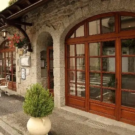 Façade de l'Hôtel des Deux Vallées