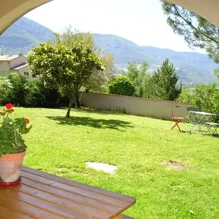 Vue de la terrasse sur le Causse Noir