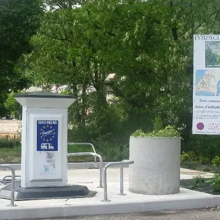 Borne de service camping car