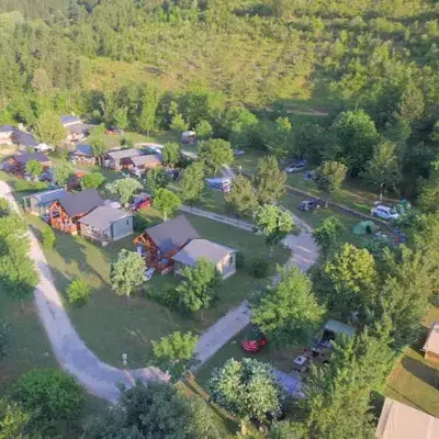 Vue aérienne du Camping La Cascade en Lozère