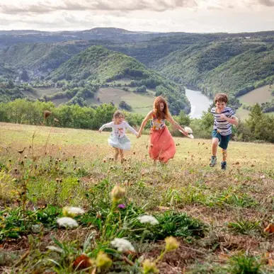 Panorama sur Estaing et les gorges du Lot depuis Las Combes