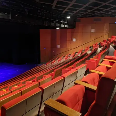 Visite guidée du Théâtre des 2 Points de la MJC de Rodez