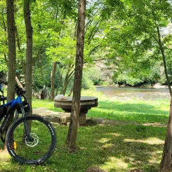 Aire de pique-nique des bords du Lot à Saint-Côme d'Olt