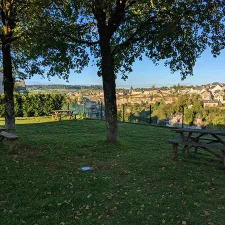 Aire de pique-nique de la place du Portalet Bozouls