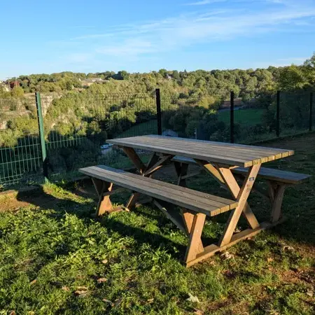 Aire de pique-nique de la place du Portalet Bozouls